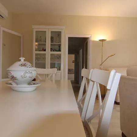 Rubi: Luminoso A 1 Minuto De La Playa Apartment